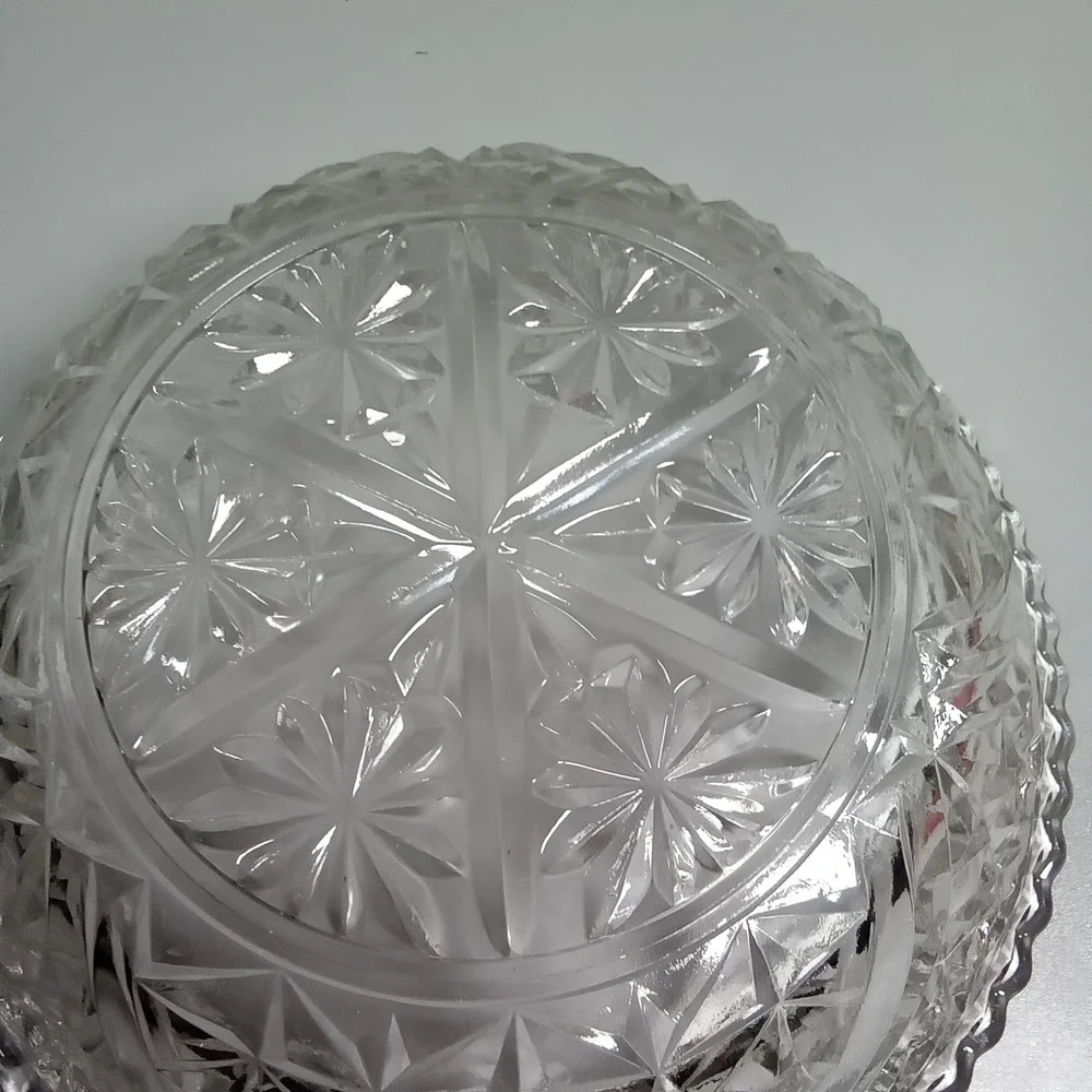 Vintage Clear Pressed‎ Glass Starburst Diamond Cut Scalloped Edge Fruit Bowl 9in
